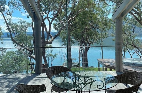 Taylor Bay House | Glasshouse at Lake Eildon