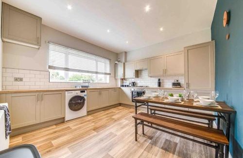 Thurnscoe House | Glasswing Stays The Collier's Rest