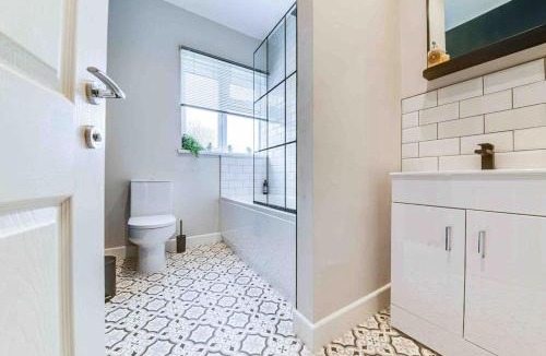 Thurnscoe House | Glasswing Stays The Collier's Rest