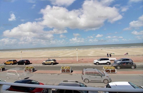 Berck-sur-Mer Apartment | GLB107 : FACE MER, studio with terrace view from 1st floor, sleeps 4