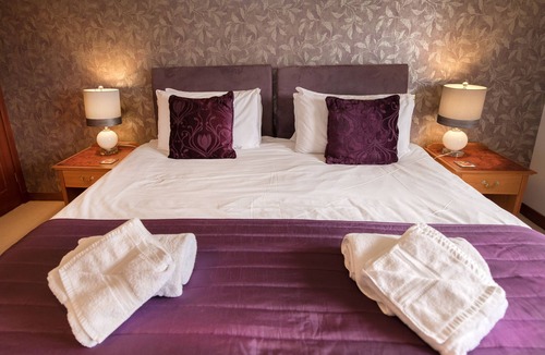 Innerleithen House | Glede Knowe Guest House