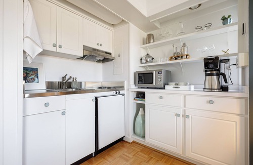 Maple City Apartment | Glen Arbor Riverfront Retreat: Steps to Beach!