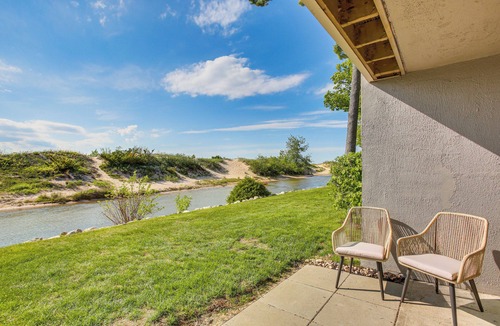 Maple City Apartment | Glen Arbor Riverfront Retreat: Steps to Beach!