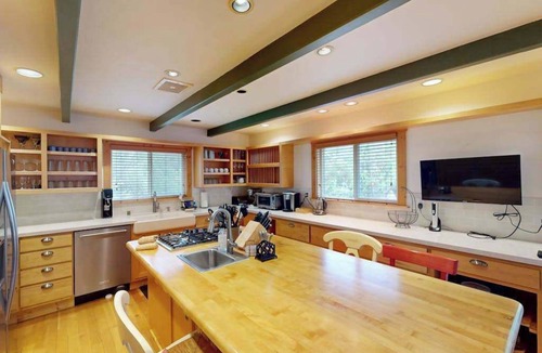 Glen Ellen House | Glen Ellen Heated Pool Estate on 5 Secluded Acres