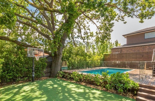 Glen Iris House | Glen Iris Road (Heated Pool)