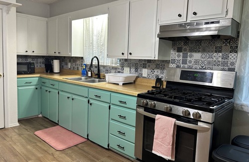 Farmington House | Glen Street Retreat- 5 Minutes to Dickson!