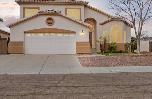 Dave Brown Utopia House | Glendale 4 Bdrm w/Backyard Oasis. Pool and Spa!