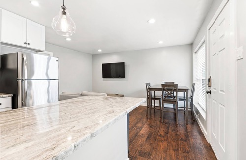 Junius Heights Apartment | Glendale Court Unit 6
