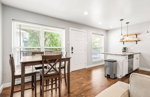 Junius Heights Apartment | Glendale Court Unit 6
