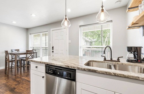 Junius Heights Apartment | Glendale Court Unit 6