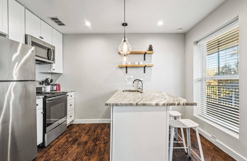 Junius Heights Apartment | Glendale Court Unit 7
