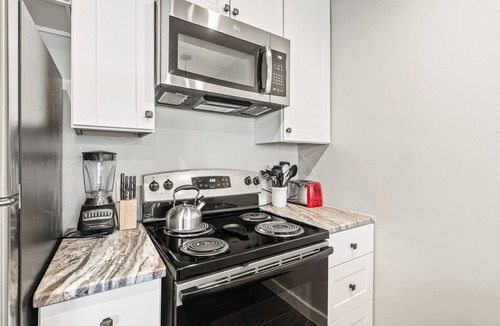 Junius Heights Apartment | Glendale Court Unit 7