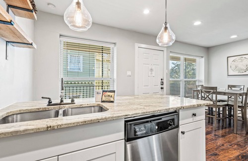Junius Heights Apartment | Glendale Court Unit 7