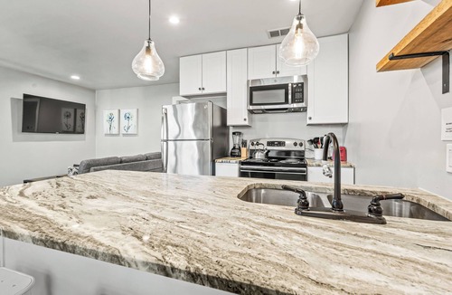 Junius Heights Apartment | Glendale Court Unit 7