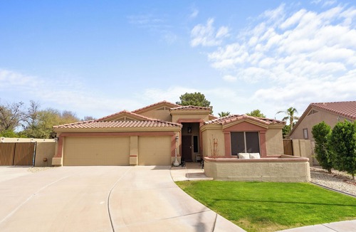 Desert Sunset House | Glendale Game Day Getaway!