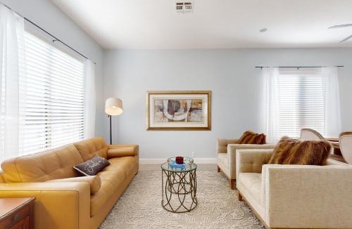 Arrowhead Ranch House | Glendale Getaway
