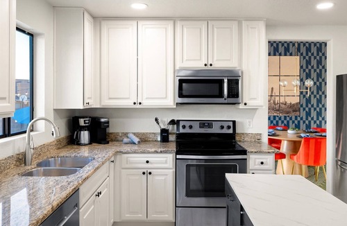 Glendale House | Glendale Nights: Sleeps 20 | Pool, HotTub, & Games