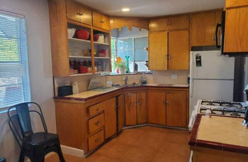 Glendale House | Glendale Pet-Friendly 3 Bedroom Home