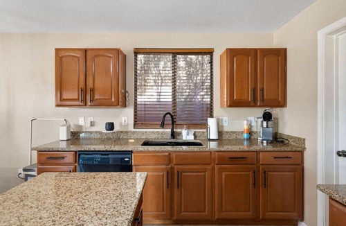 Larissa Cottage | Glendale w Pool & Games