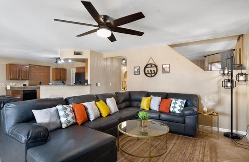 Larissa Cottage | Glendale w Pool & Games
