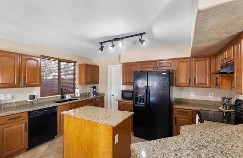 Larissa Cottage | Glendale w Pool & Games