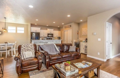 Larkspur House | Gleneden Getaway Pet Friendly Hot Tub