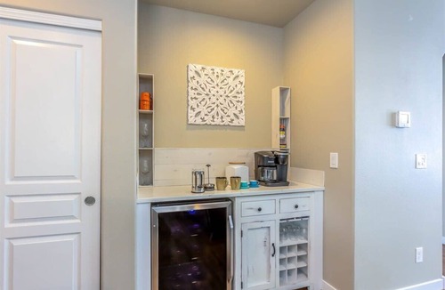 Larkspur House | Gleneden Getaway Pet Friendly Hot Tub