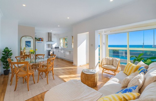 Glenelg North House | Glenelg Beach House With Private Beachfront Pool
