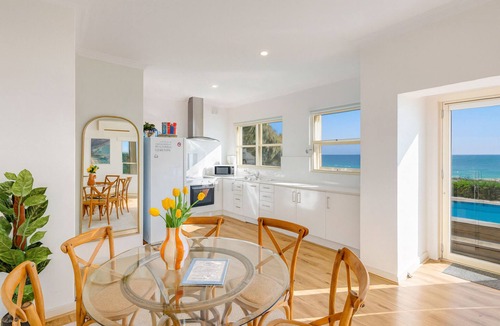 Glenelg North House | Glenelg Beach House With Private Beachfront Pool