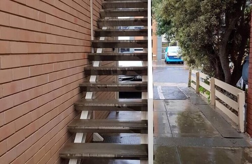 Glenelg Apartment | Glenelg Central Studio | wifi + parking