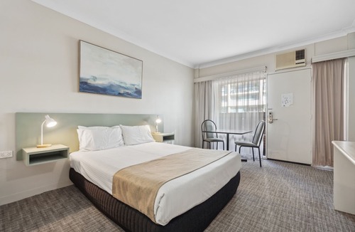 Glenelg Hotel | Glenelg Dockside Motel