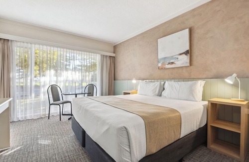 Glenelg Hotel | Glenelg Dockside Motel