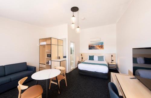 Glenelg North Hotel | Glenelg Motel
