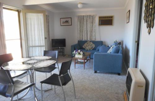 Yarck House | Glenfield Cottage