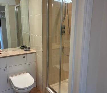 Hampton-in-Arden Bed & Breakfast | Glenlyon Flat - NEC