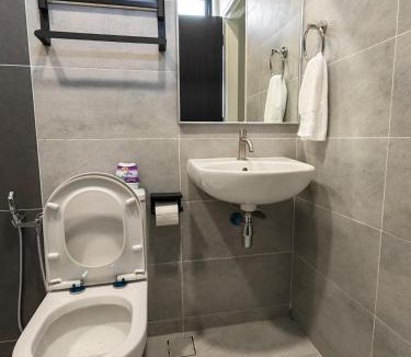 Ulu Tiram House | Glenmarie Austin Cluster