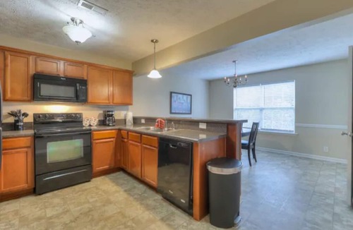 La Vergne House | Glenmore-Quiet, home near EVERYTHING!