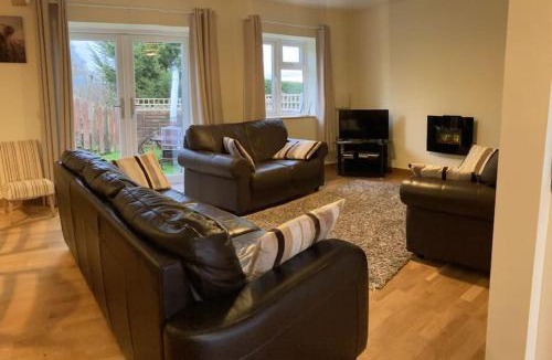 Usk House | Glenview Lodge accommodation, Monmouthshire