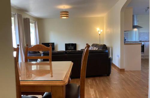 Usk House | Glenview Lodge accommodation, Monmouthshire