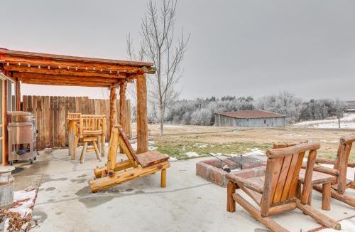 Adams County House | Glenvil Cabin with Gas Grill Steps to Dock and Pond!
