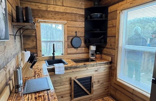 Glenville House | Glenville’s Rustic Charm