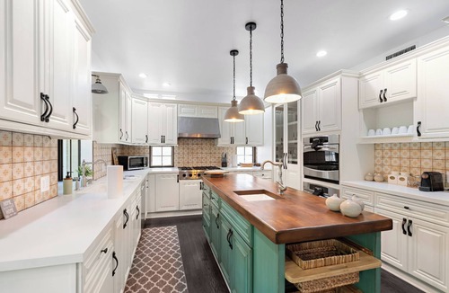 Beverly Glen Villa | Glenwood Estate - A Luxurious, Vintage and Romantic House w/ Jacuzzi