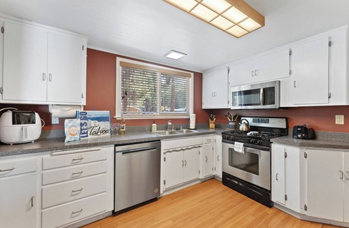 Rancho Bijou House | Glenwood Getaway | Tahoe Cabin | HCH1075