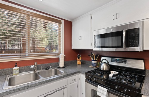Rancho Bijou House | Glenwood Getaway | Tahoe Cabin | HCH1075