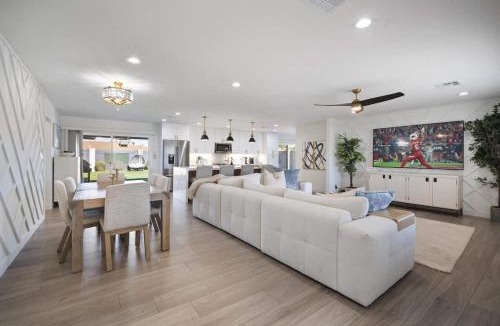 Scottsdale Country Acres House | Glimmer-Sparkling Pool & Mini Golf-Near Old Town