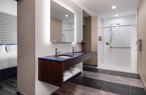 Enid Hotel | GLō Best Western Enid OK Downtown/Convention Center Hotel