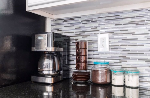 North Dallas Apartment | Global Cup Designed to Relax + Beautiful Pool
