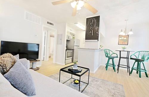 Old East Dallas Apartment | Global Cup Dwell By Design & Arboretum Tickets Included