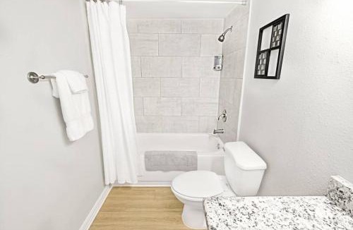 Old East Dallas Apartment | Global Cup Dwell By Design & Arboretum Tickets Included