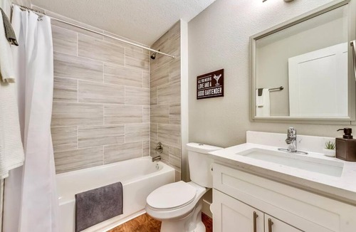 Old East Dallas Apartment | Global Cup Hello Gorgeous Flat near Downtown!